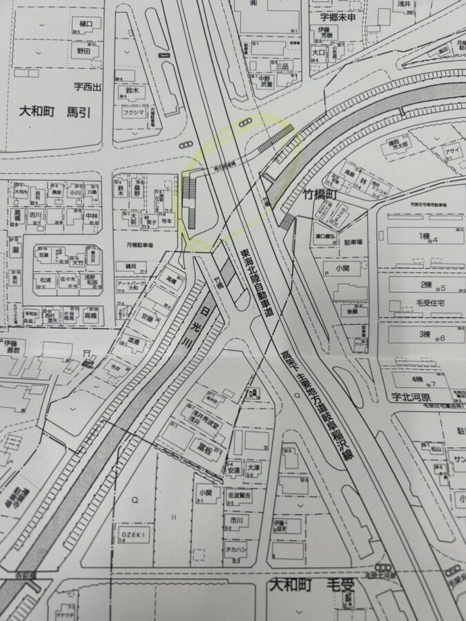 横断歩道橋の危険箇所改善しました。